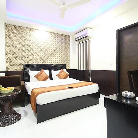 Hotel Hill Palace -Near Karol Bagh Metro Station Delhi  Exterior photo