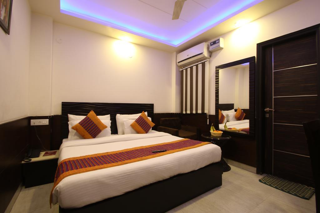 Hotel Hill Palace -Near Karol Bagh Metro Station Delhi  Exterior photo