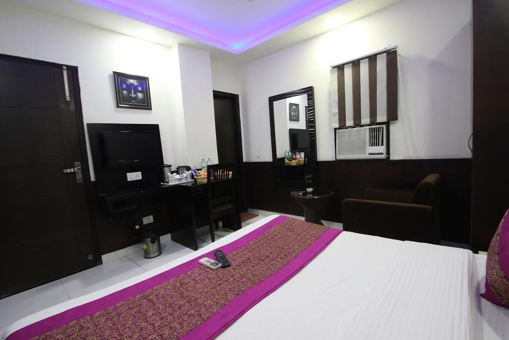 Hotel Hill Palace -Near Karol Bagh Metro Station Delhi  Exterior photo