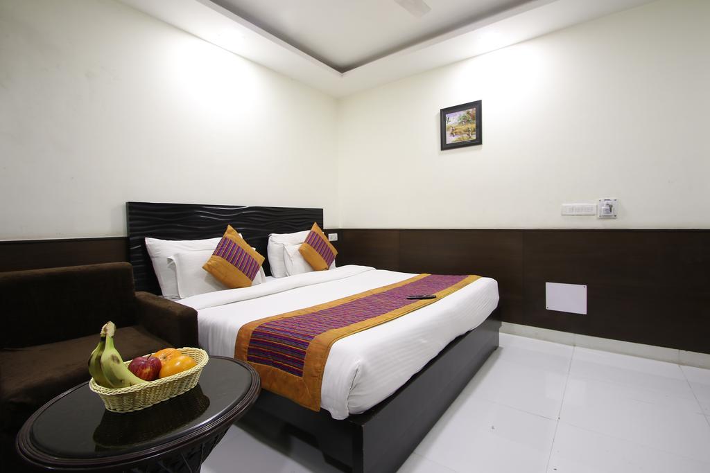 Hotel Hill Palace -Near Karol Bagh Metro Station Delhi  Exterior photo