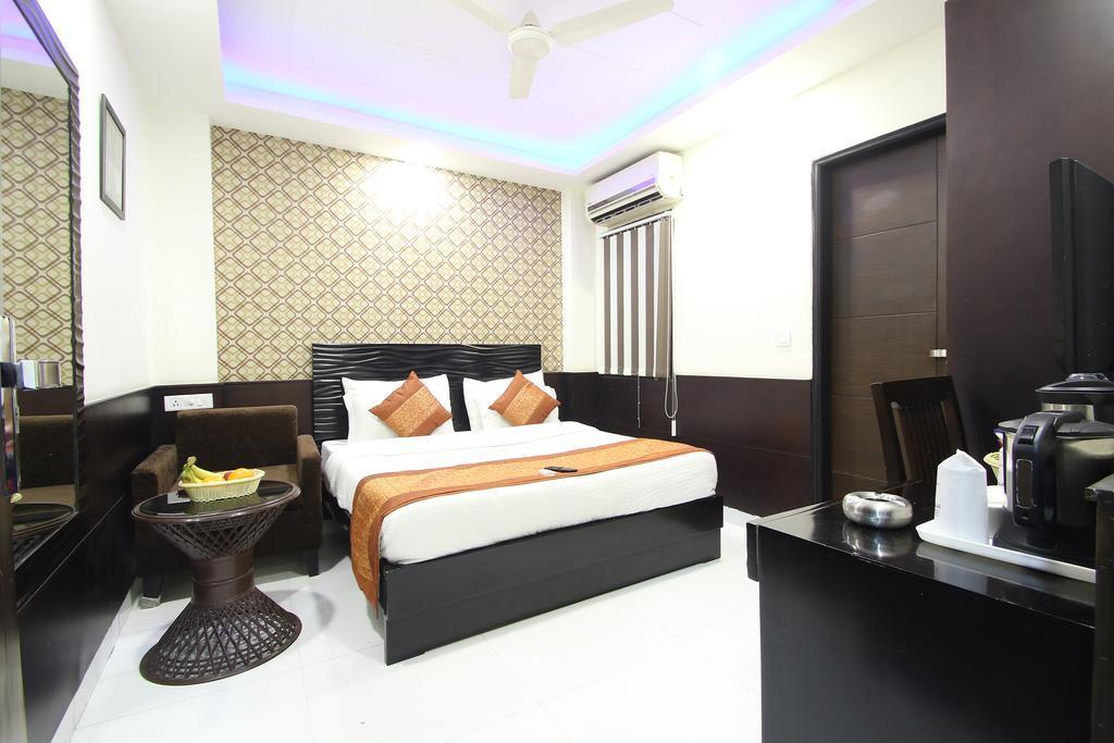 Hotel Hill Palace -Near Karol Bagh Metro Station Delhi  Exterior photo