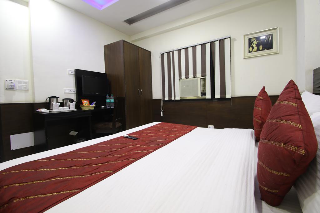 Hotel Hill Palace -Near Karol Bagh Metro Station Delhi  Exterior photo