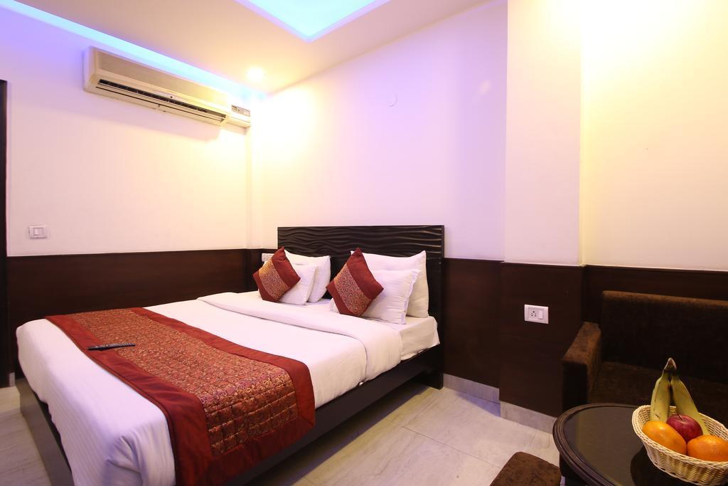 Hotel Hill Palace -Near Karol Bagh Metro Station Delhi  Exterior photo