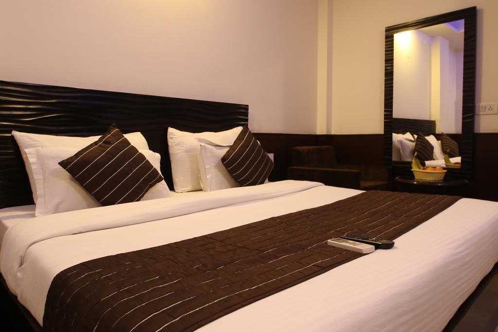 Hotel Hill Palace -Near Karol Bagh Metro Station Delhi  Exterior photo