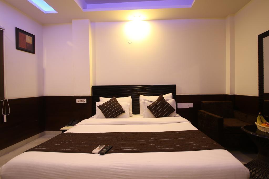 Hotel Hill Palace -Near Karol Bagh Metro Station Delhi  Exterior photo