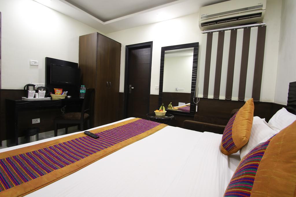 Hotel Hill Palace -Near Karol Bagh Metro Station Delhi  Exterior photo