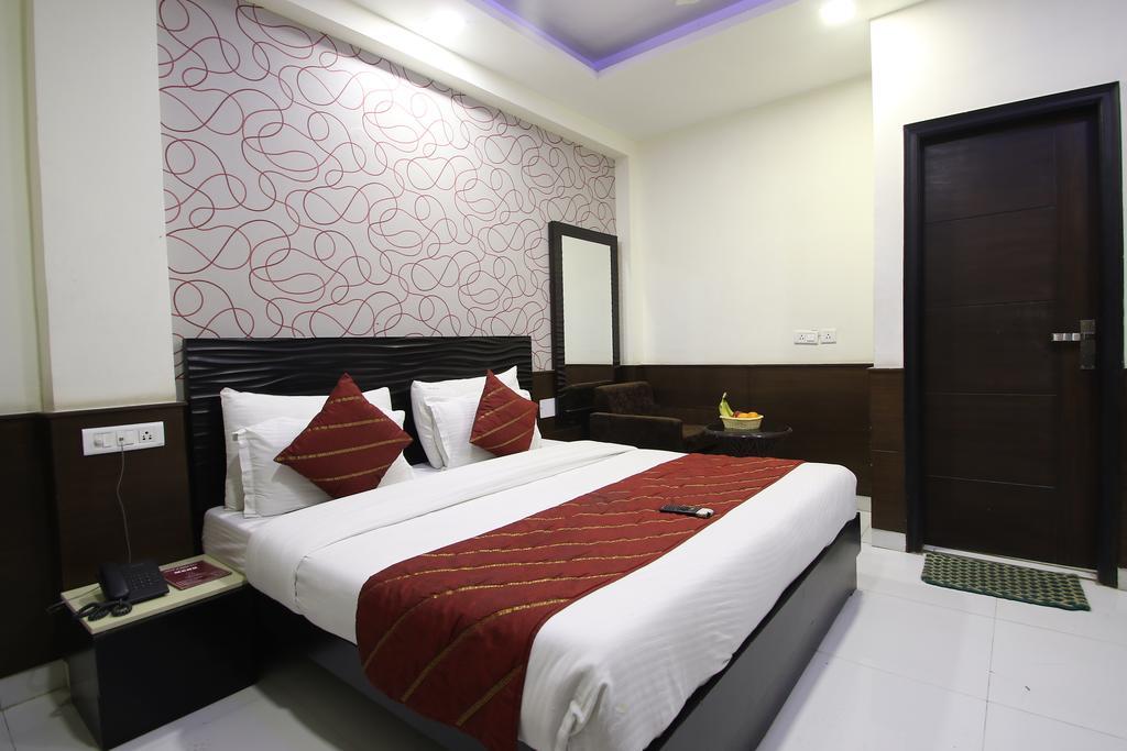 Hotel Hill Palace -Near Karol Bagh Metro Station Delhi  Exterior photo