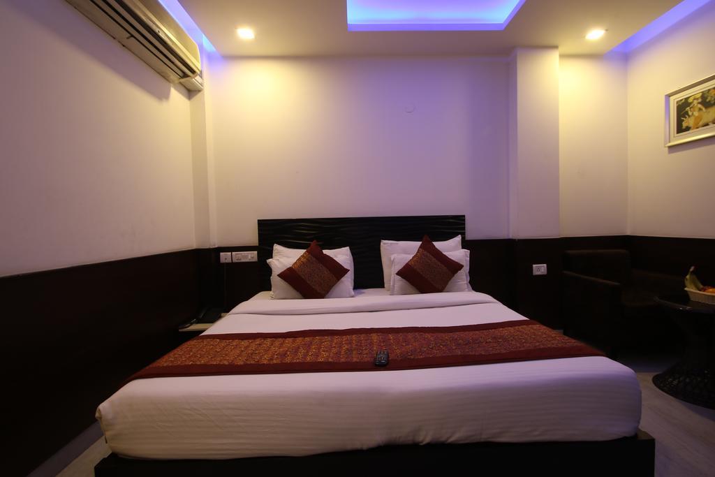 Hotel Hill Palace -Near Karol Bagh Metro Station Delhi  Exterior photo