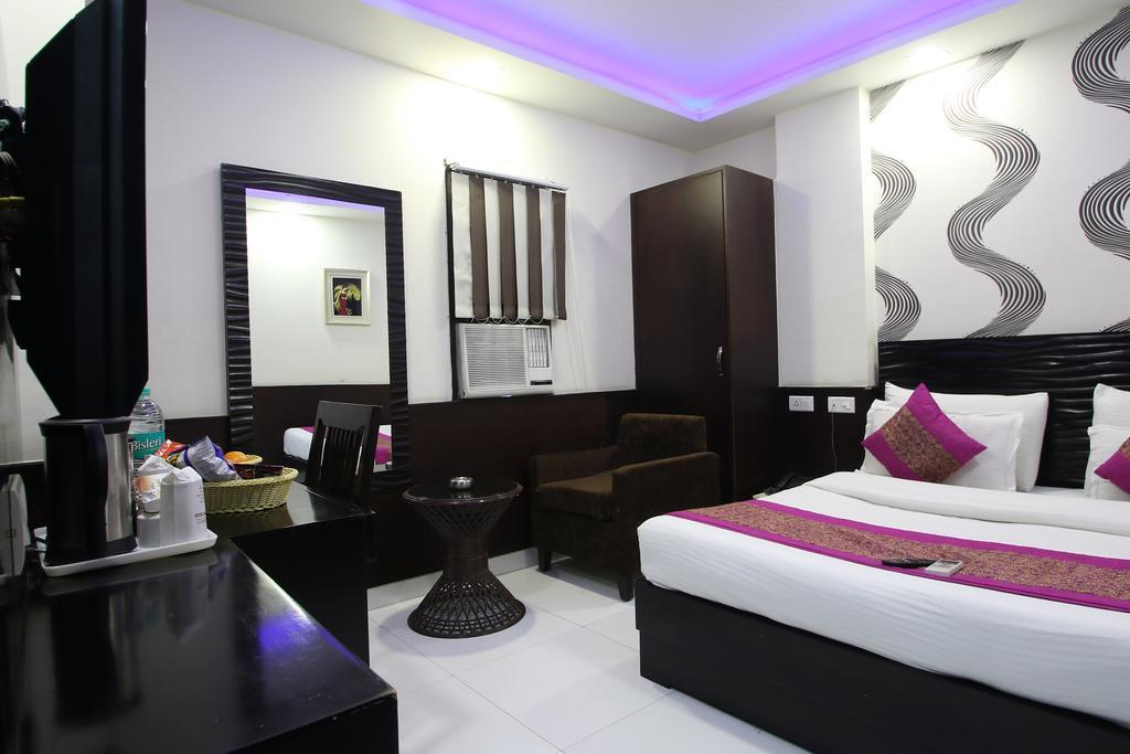 Hotel Hill Palace -Near Karol Bagh Metro Station Delhi  Exterior photo