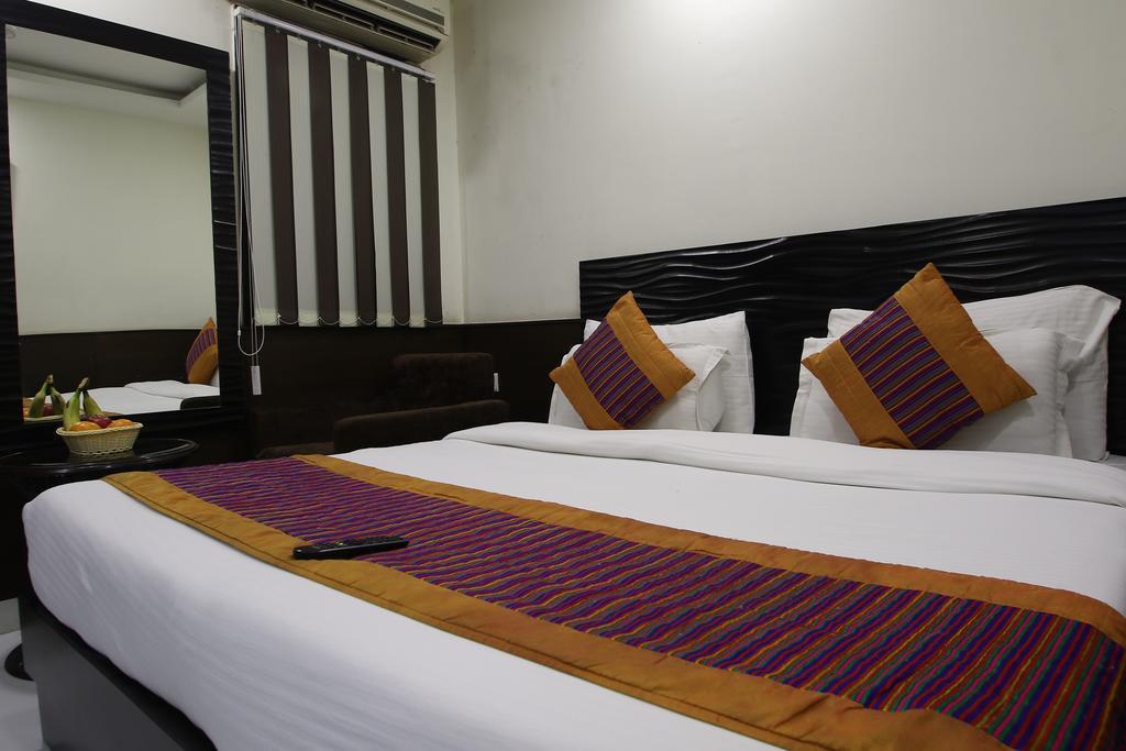 Hotel Hill Palace -Near Karol Bagh Metro Station Delhi  Exterior photo
