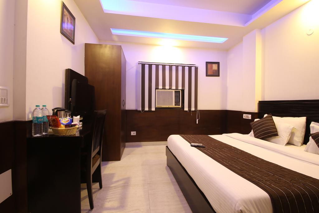 Hotel Hill Palace -Near Karol Bagh Metro Station Delhi  Exterior photo