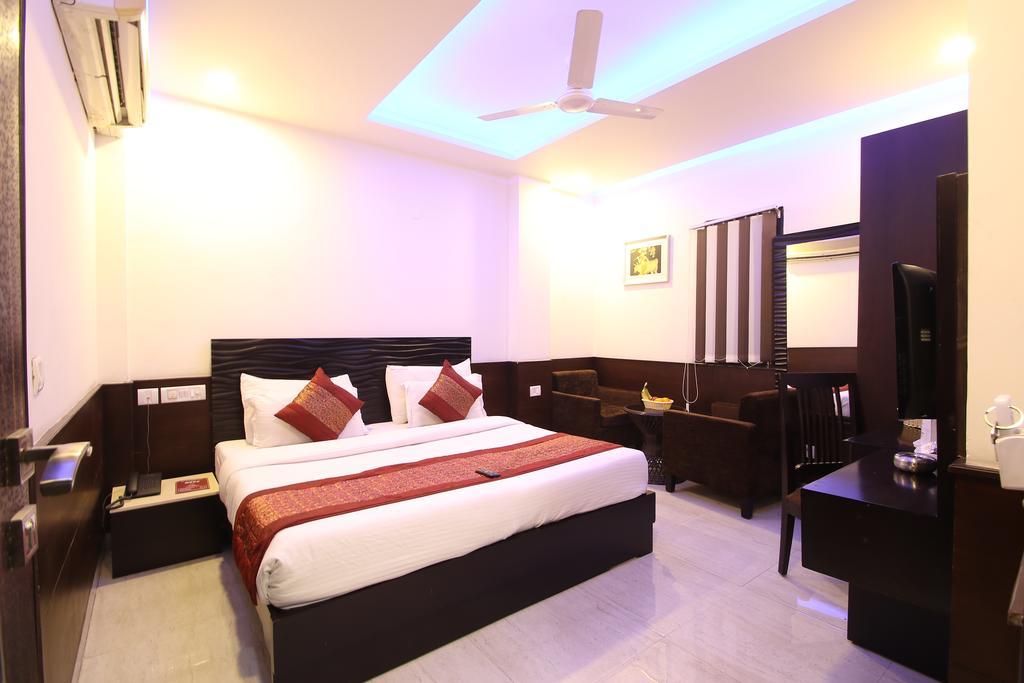 Hotel Hill Palace -Near Karol Bagh Metro Station Delhi  Exterior photo