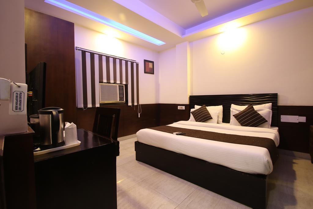Hotel Hill Palace -Near Karol Bagh Metro Station Delhi  Exterior photo