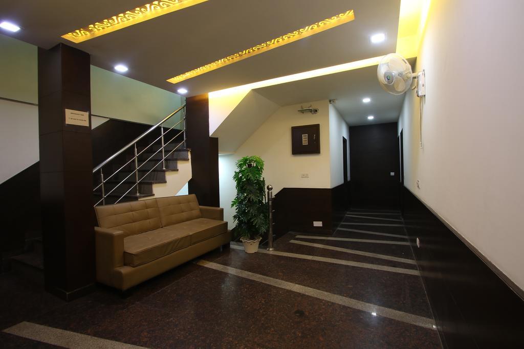 Hotel Hill Palace -Near Karol Bagh Metro Station Delhi  Exterior photo