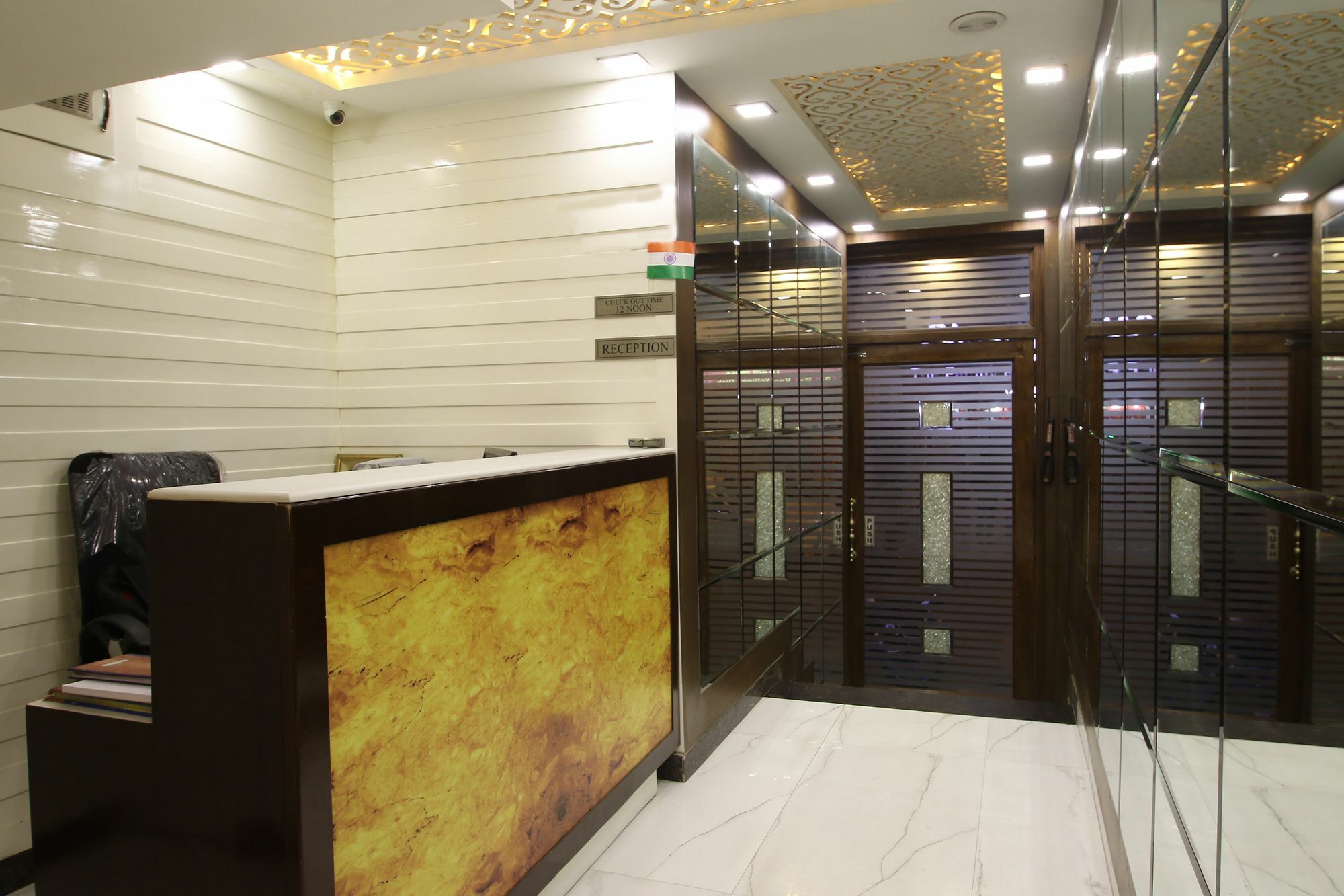 Hotel Hill Palace -Near Karol Bagh Metro Station Delhi  Exterior photo